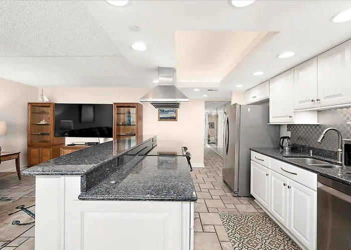 3 Bedroom Direct Oceanfront In Quay With Indoor & Outdoor Pools! *