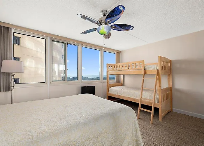 3 Bedroom Direct Oceanfront In Quay With Indoor & Outdoor Pools!