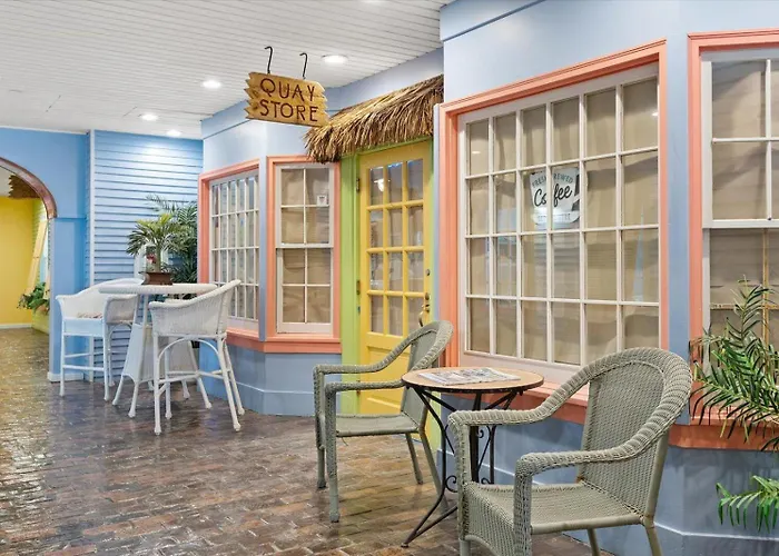 3 Bedroom Direct Oceanfront In Quay With Indoor & Outdoor Pools! *