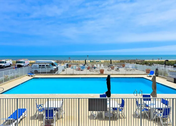 3 Bedroom Direct Oceanfront In Quay With Indoor & Outdoor Pools!