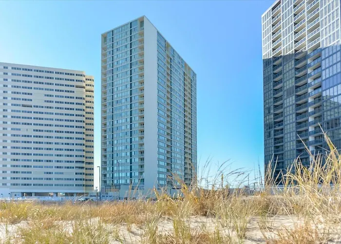 3 Bedroom Direct Oceanfront In Quay With Indoor & Outdoor Pools!