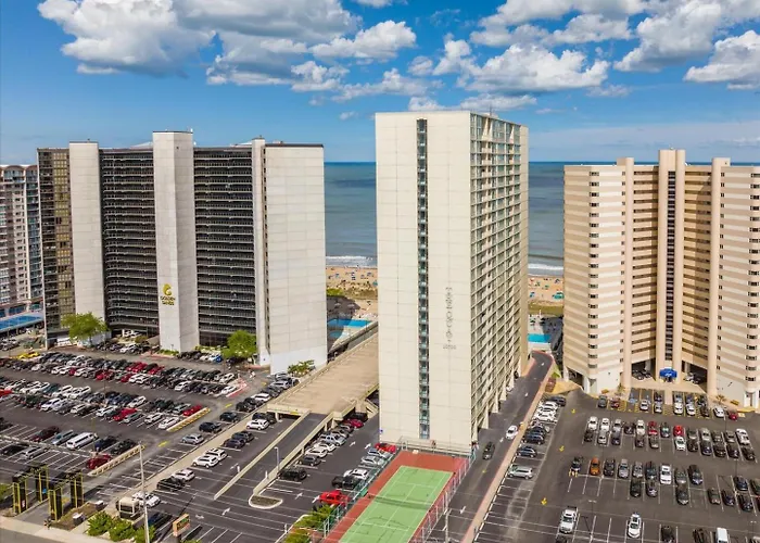 3 Bedroom Direct Oceanfront In Quay With Indoor & Outdoor Pools!